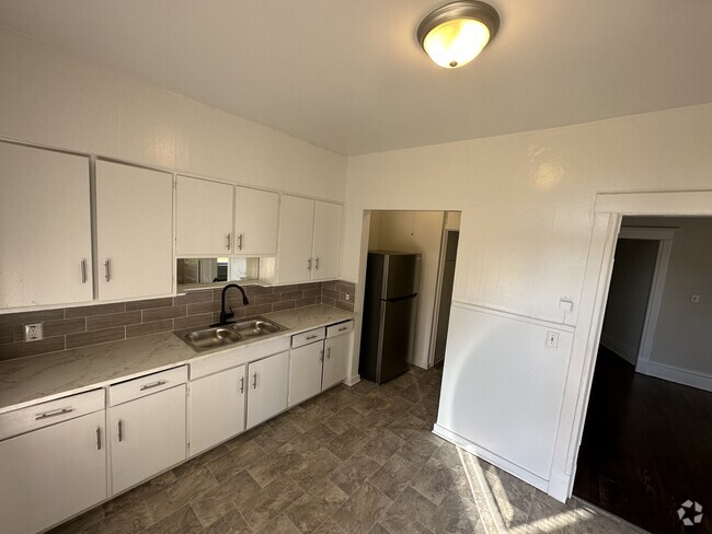 Kitchen - 447 W Walnut Rental