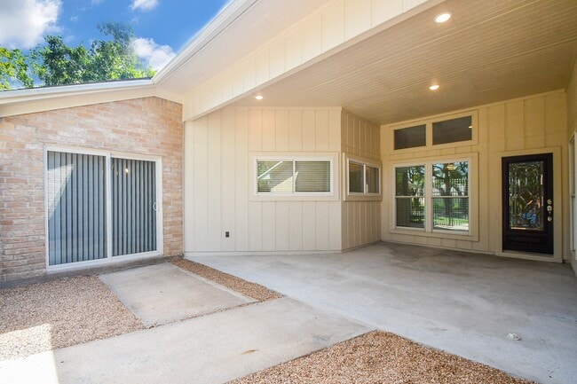 Photo - 16117 De Lozier St