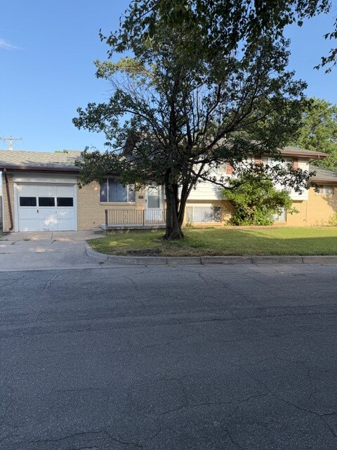Building Photo - 524 S Fabrique Dr