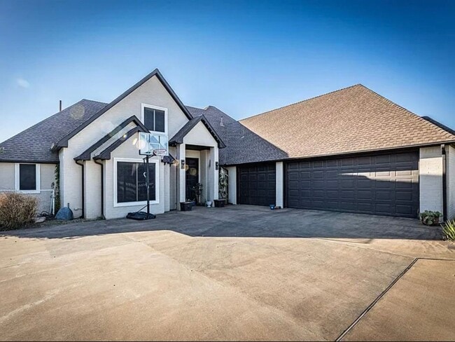 Building Photo - 7623 Wyatt Lake Drive