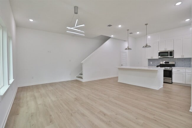 Photo - 9343 Lavender St