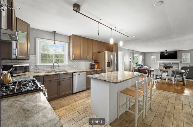 Building Photo - Spacious Ranch Style House | Renovated and Modern | Big Backyard