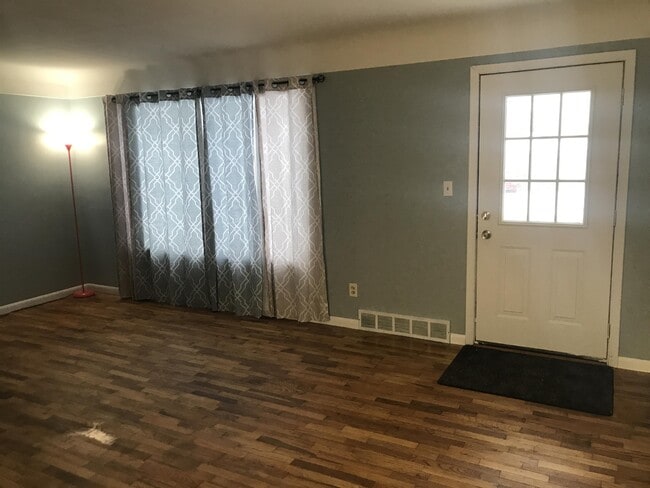 Photo - 576 Pinecrest St