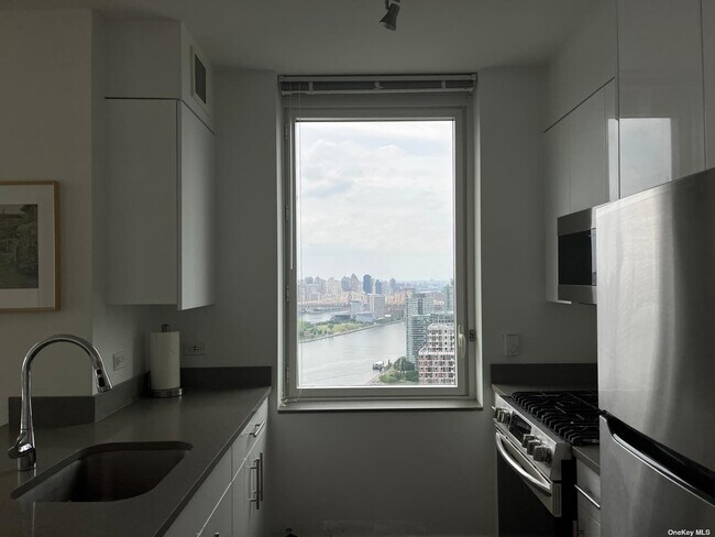 Photo - 5241 Center Blvd Unit 4210