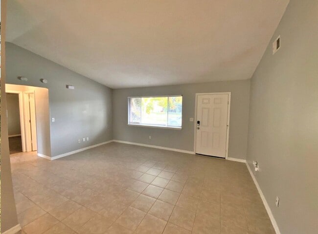 Photo - 1025 St Johns St SE
