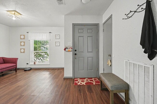 Photo - 423 Merriweather St