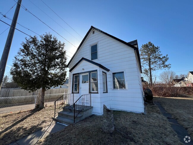 Building Photo - AVAILABLE JUNE - 4 Bed 1 Bath House in the...