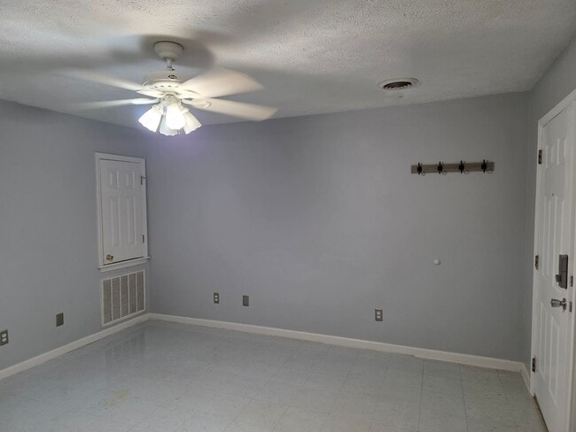 Photo - 109 Stanford Cir