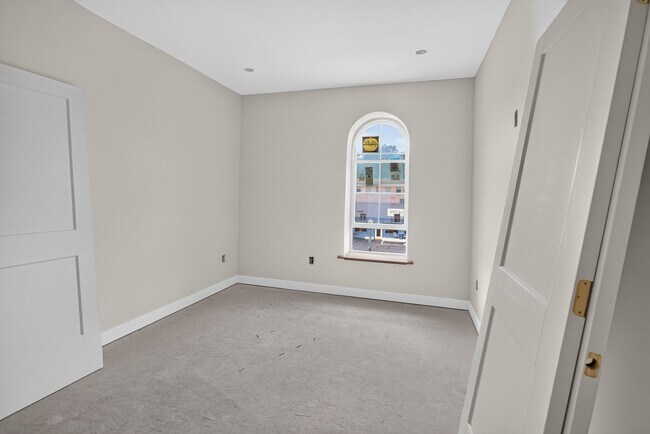 Photo - 101 Monroe St Unit Apt 1