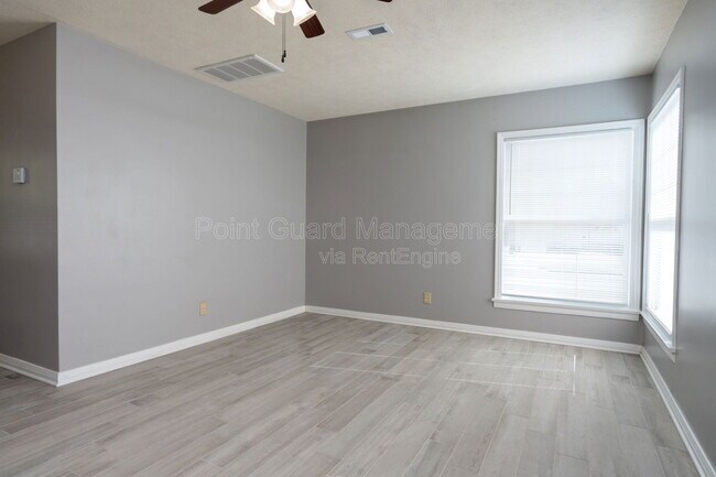 Photo - 4722 E Elm St