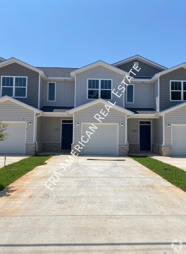 Building Photo - Townhomes 2 miles from Hurlburt Field AFB