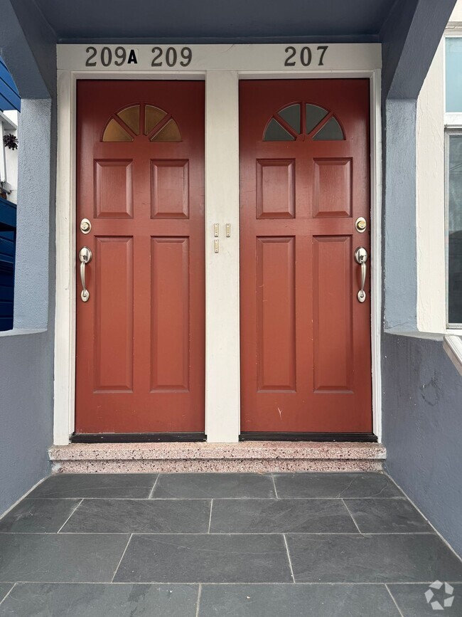 Building Photo - Charming 2BR|2BA in the Heart of Richmond ... Unit 209 Rental