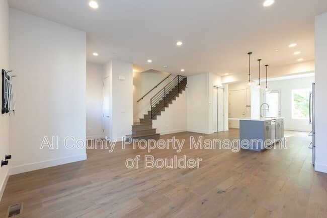 Photo - 2905 32nd St