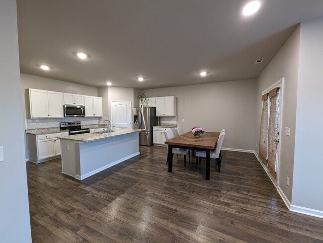 Photo - 122 Fellington Ct