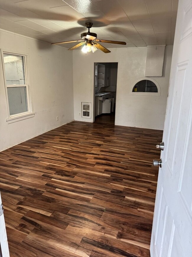 Photo - 444 N Elm St