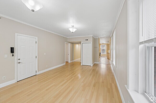 3BR, 1BA - 1,086SF - Unit 3 - Living Room