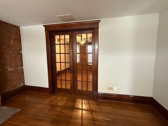 Photo - 1360 S High St