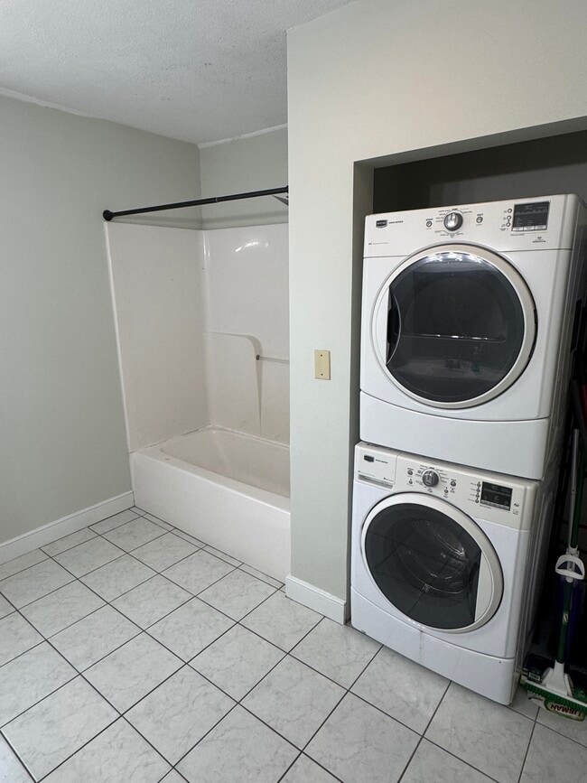 Photo - 21 Addison St Unit 21 Addison street . 2