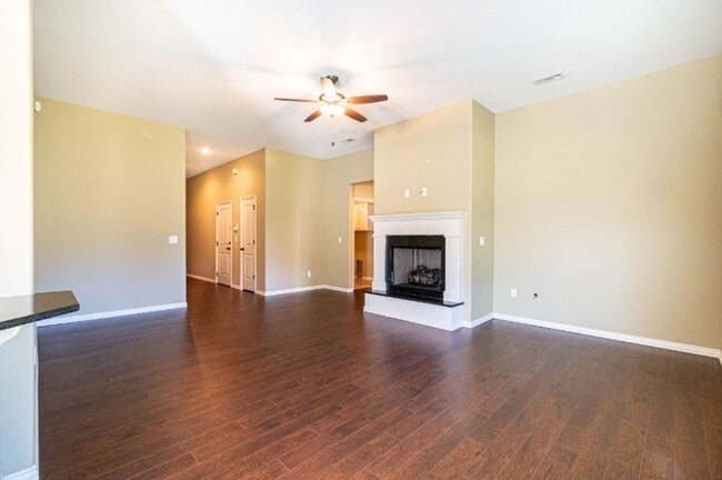 Photo - 4870 Castlewood Ln Unit 4872