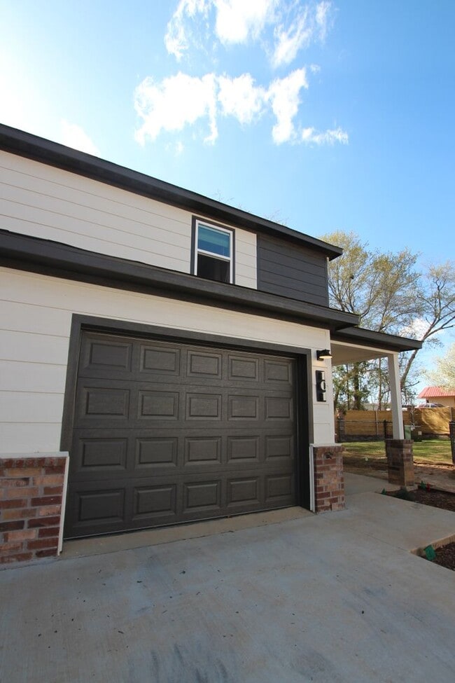 Photo - Coming Soon! Stunning 2 Bed 2.5 Bath 1 Car Garage Townhome in Tyler!