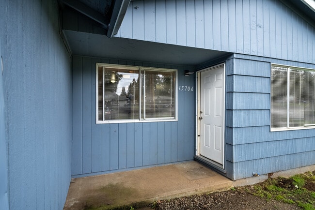 Photo - 15706 E Burnside St