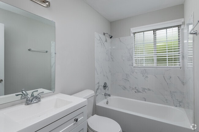 2 BR, 1 BA - 900SF - The Gallery at 1960