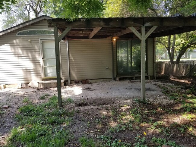 Photo - Cute 2 bedroom 1 bath recently renovated home