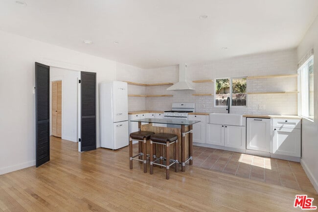 1310 1/2 Lucile Ave