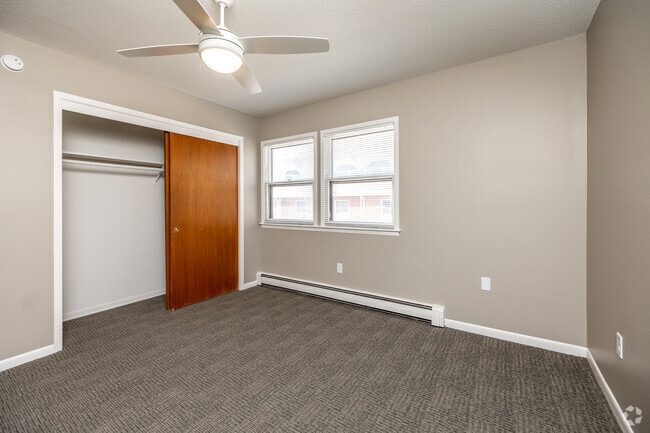 1BR, 1BA - 530 SF