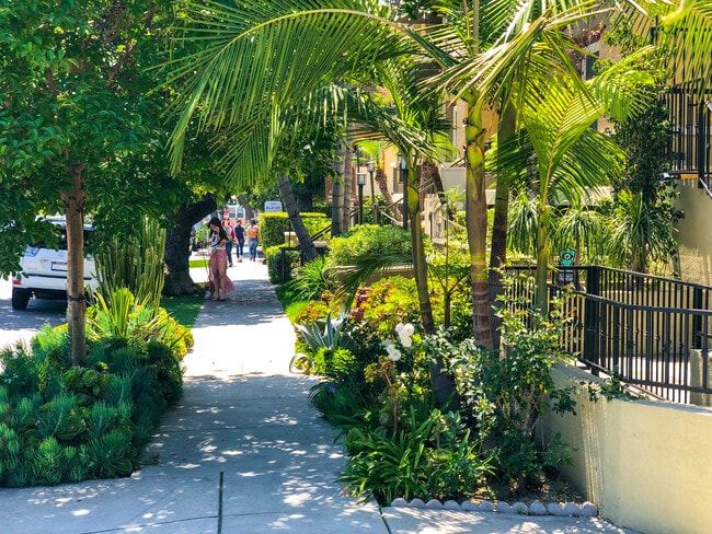 Photo - 2027 Beloit Ave Unit 105