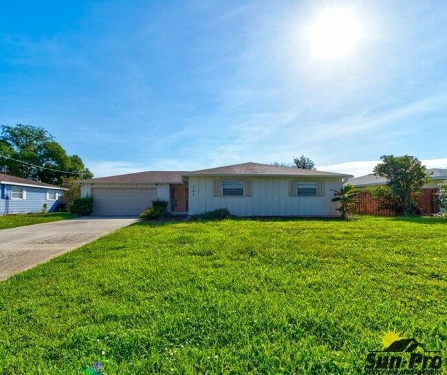 Photo - 743 Knollview Blvd