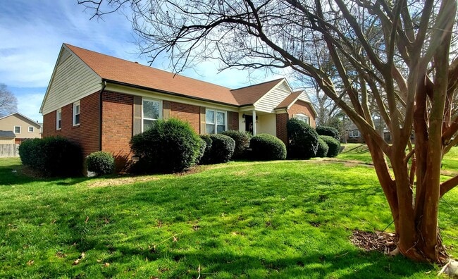 Photo - Spacious 3 bedroom 2 bathroom in Gastonia