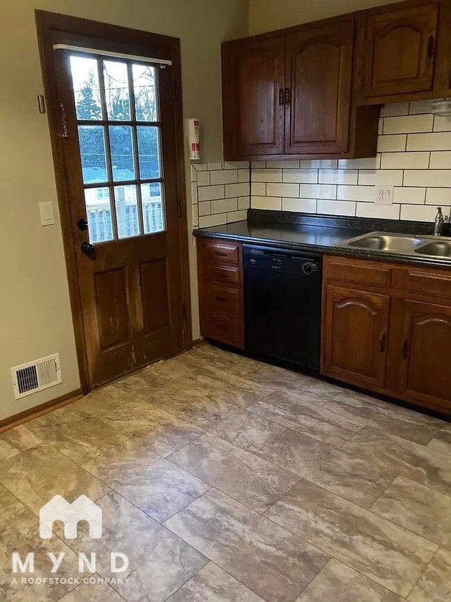 Photo - 10319 E 78 St