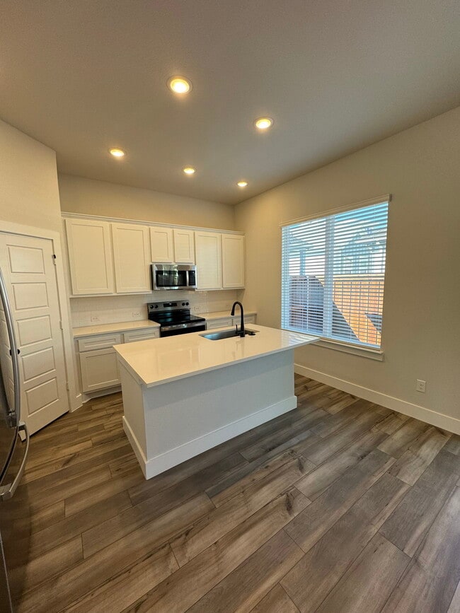 Building Photo - 700 N William E Crawford Ave Unit 817