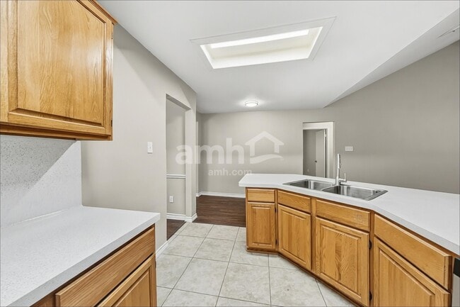 Photo - 737 Oak Dale Ave