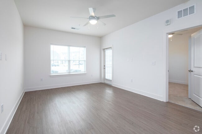 1BR, 1BA - 750SF