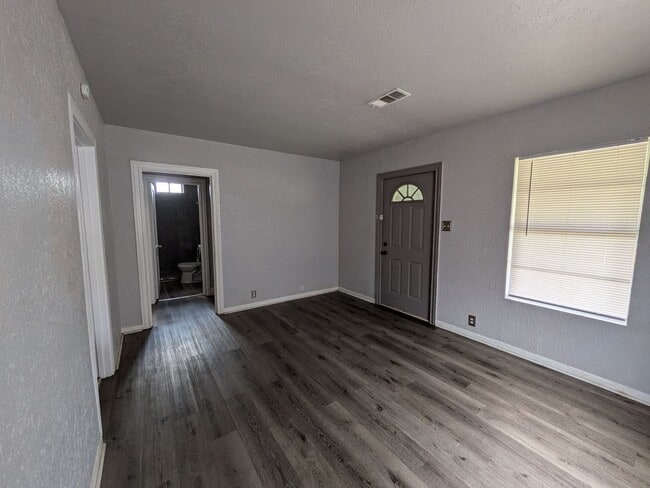 Photo - 3885 Park St