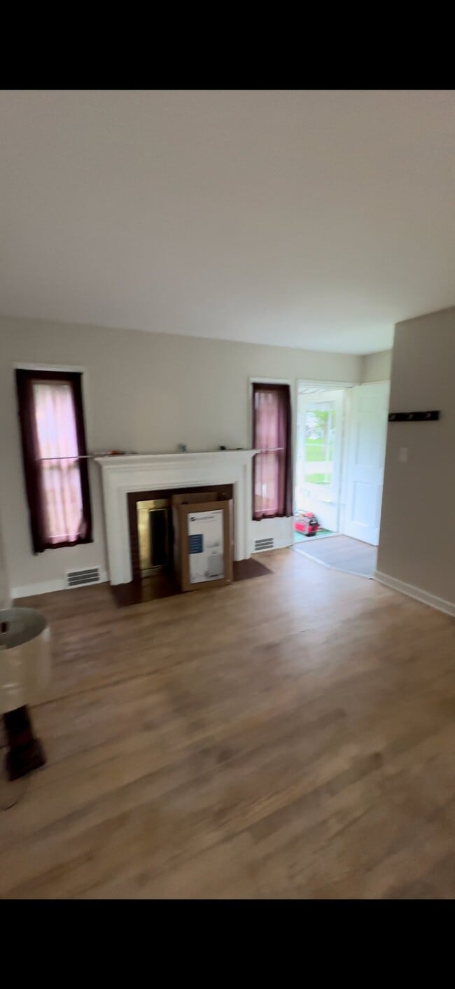 Photo - 806 Barney Ave