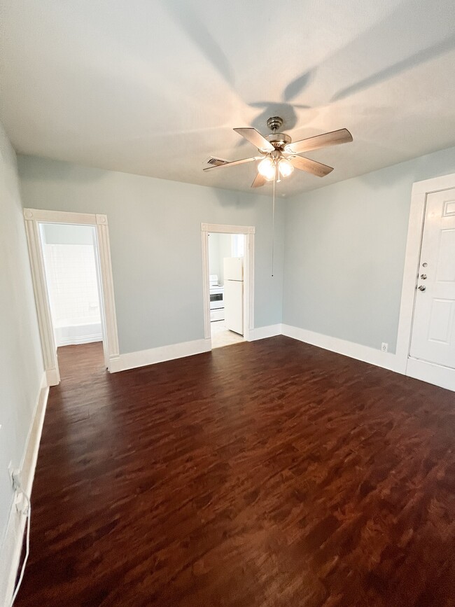 Photo - 4114 Avenue S 1/2 Unidad A