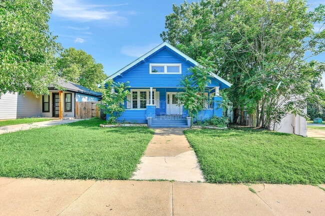 Photo - 105 W Morton St