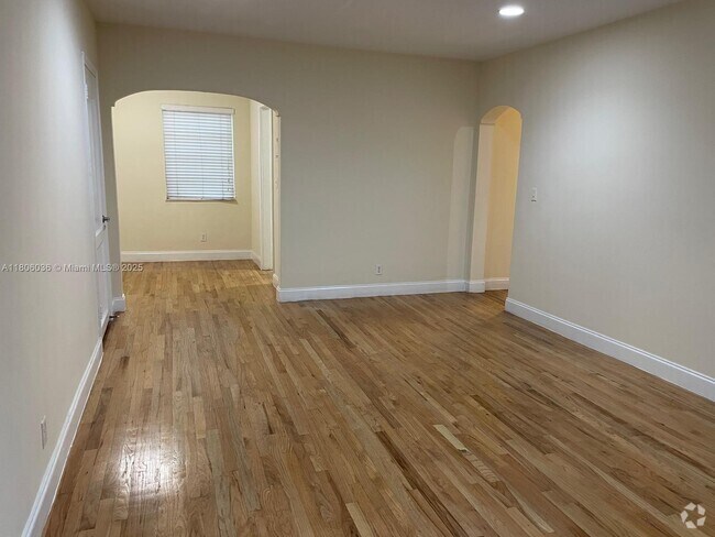 Building Photo - 815 W 40th St Unit 4 Rental