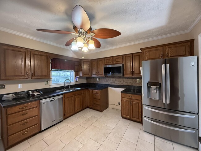 Photo - 3924 Gladman Way