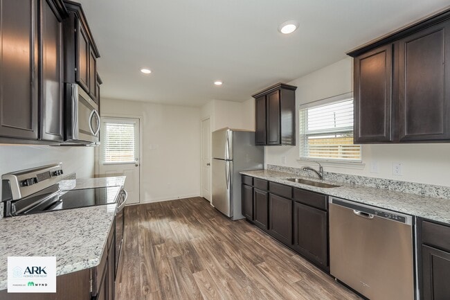 11938 Lake Park