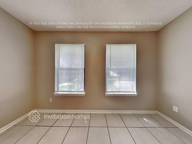 Photo - 158 Annandale Dr E