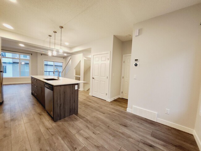Photo - 804 Welsh Dr SW