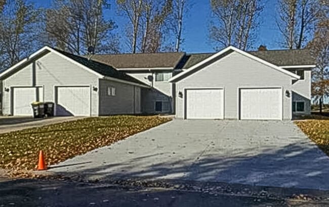 Building Photo - 220 Lakeview Dr Rental