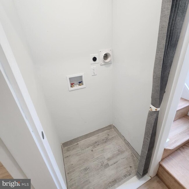 Photo - 721 E 6th St