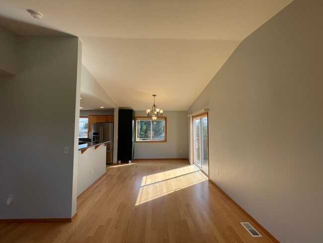 Photo - Spacious 5BR / 3BA Beacon Hill Home – 2,21...