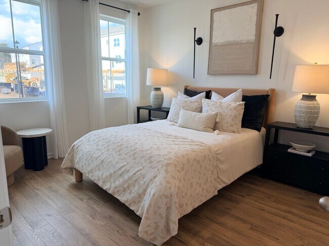 Photo - 695 Alburg Aly