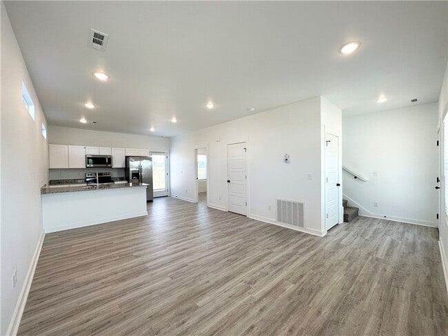 Photo - 1070 Boardwalk Ave
